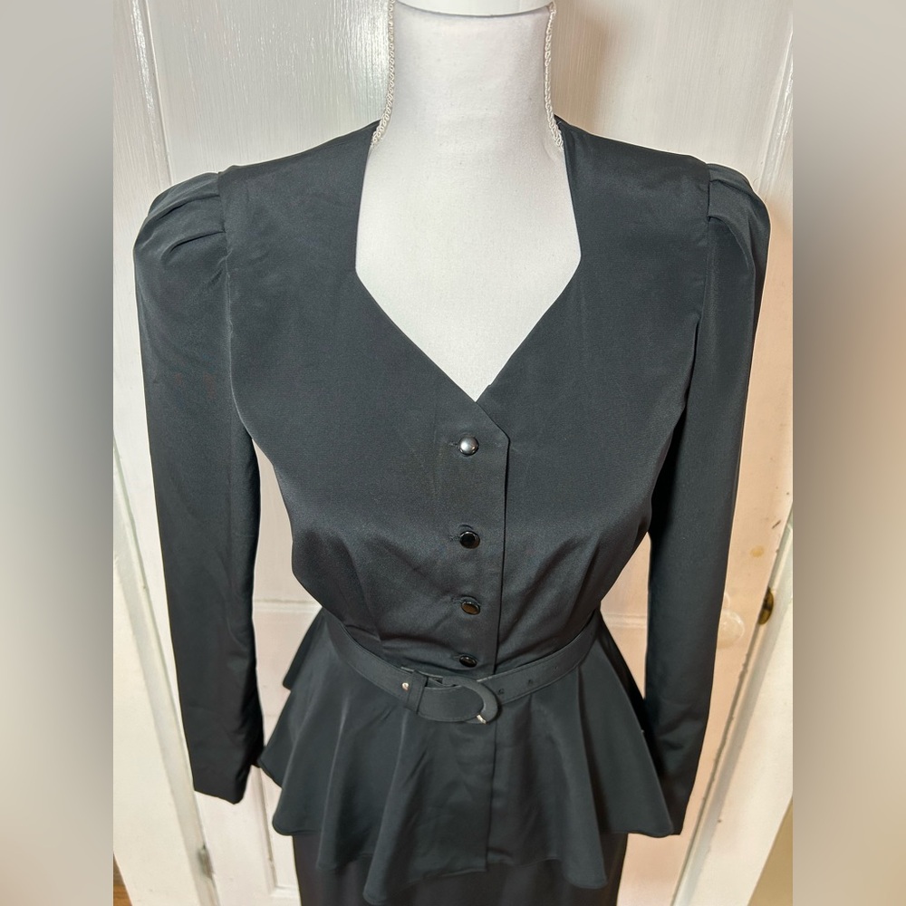 Vintage 1980’s Liz Claiborne Black Suit with Belt size 4 Petite EUC - Picture 4 of 15